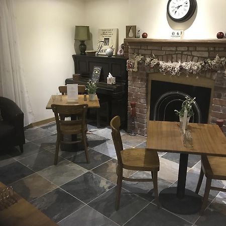 Deri-Down Guest House Abergavenny Eksteriør bilde
